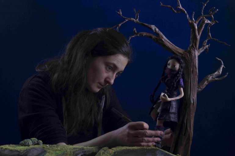 Manon Lucas with her puppet.