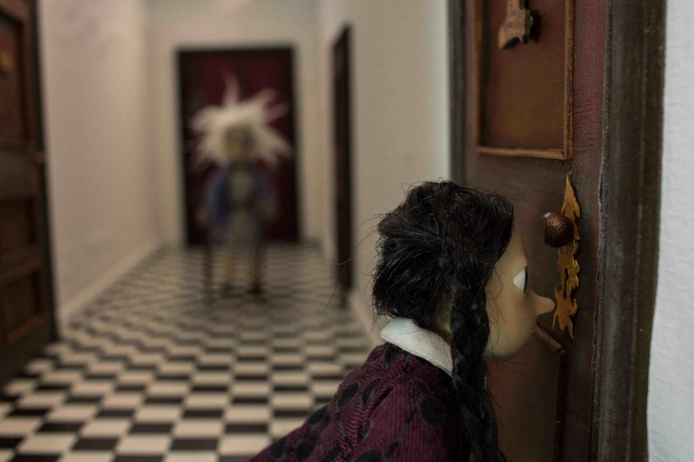 a scene in the corridor.